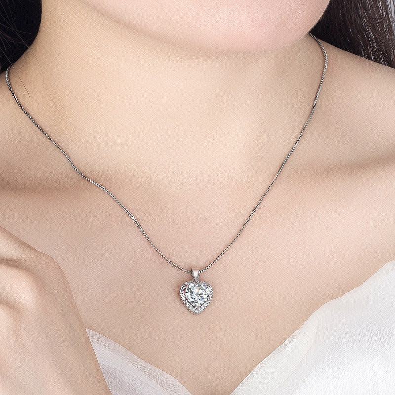 New White Diamond Imitation Moissanite Heart Pendant Necklace